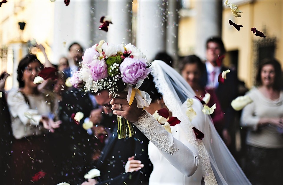 wedding day confetti