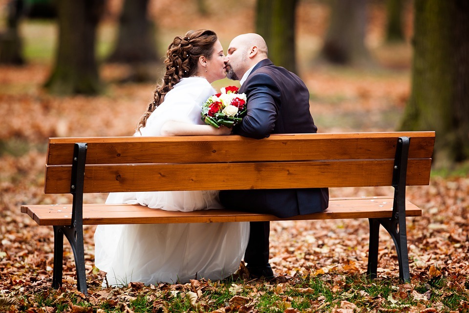 autumn wedding couple