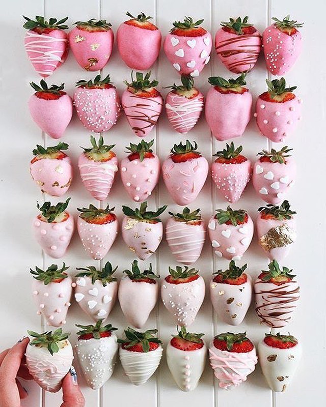 Coated strawberries