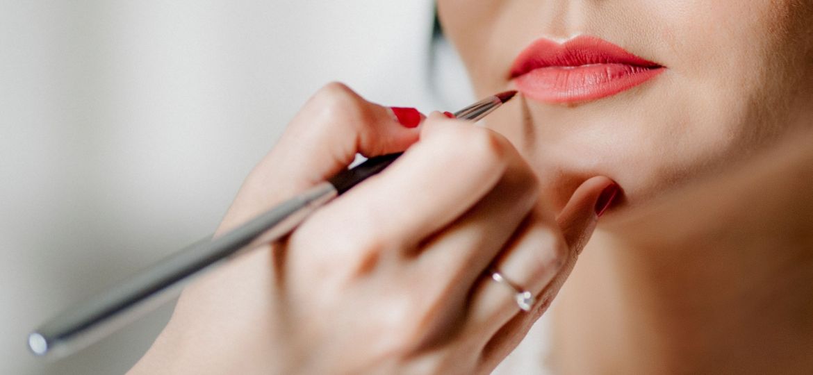 Lip liner make up application